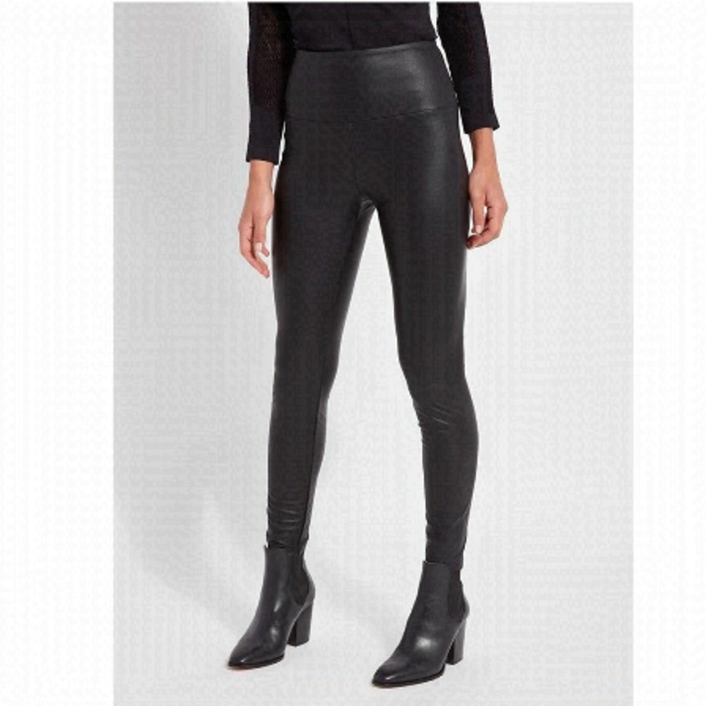 Lyysè-Textured Black Faux Leather Legging